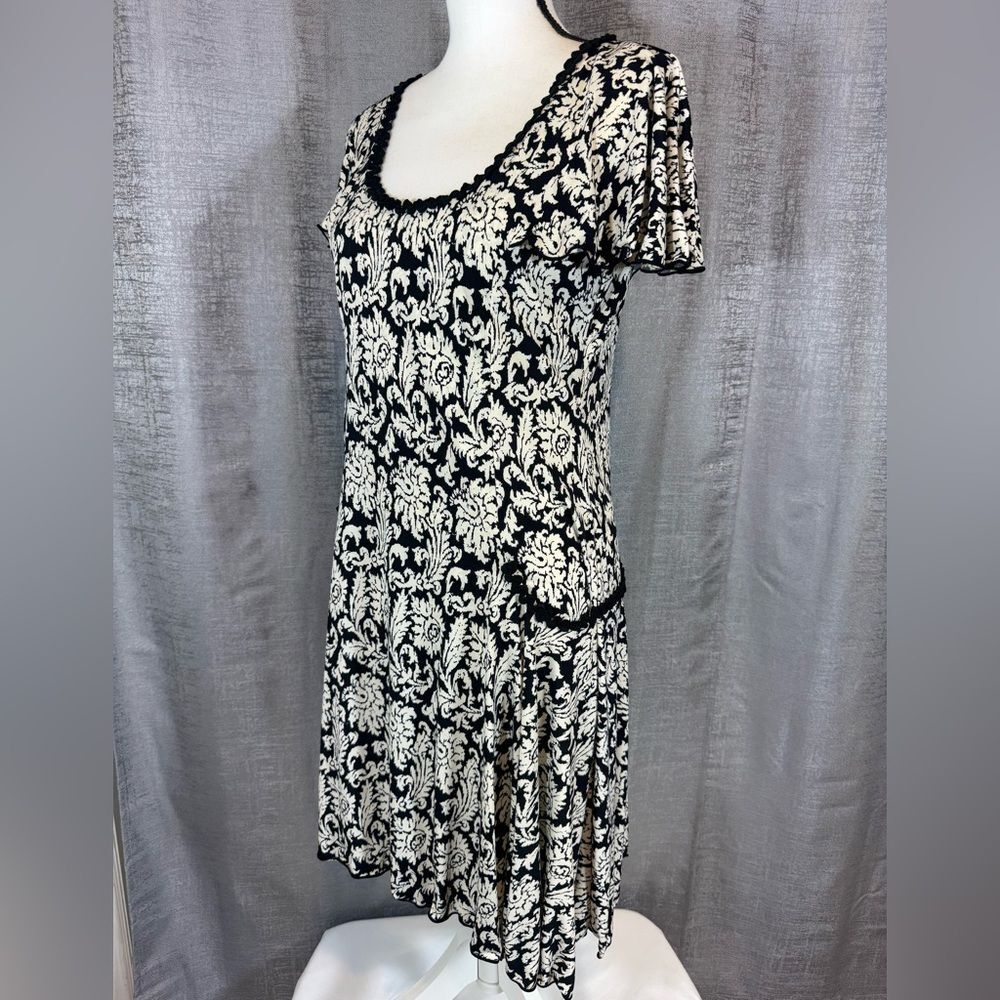 Max Studio Black and White Fit and Flare Dress - Size M (A029)